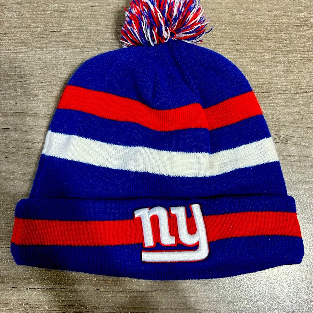 NFL New York Giants New Era Sport Knot Beanie with Pom Pom